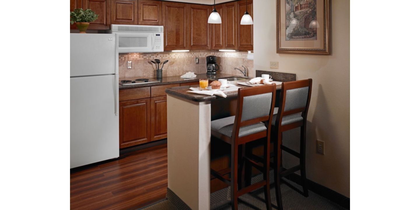 Staybridge Suites Stafford-Quantico offers a best discounted rate for construction workers and companies. It is a convenient and comfortable location which is right off 95 Highway. Free breakfast at the hotel and offering rooms and suites with full kitchens.  